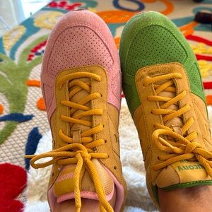 Saucony shadow men size 10 1/2 you get both shoes two shoes